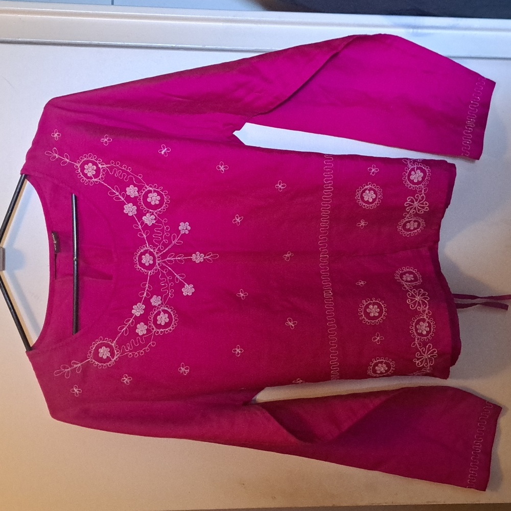 🏩Bright Pink Hand embroideradd Indian style Long sleeves Top With white Accents